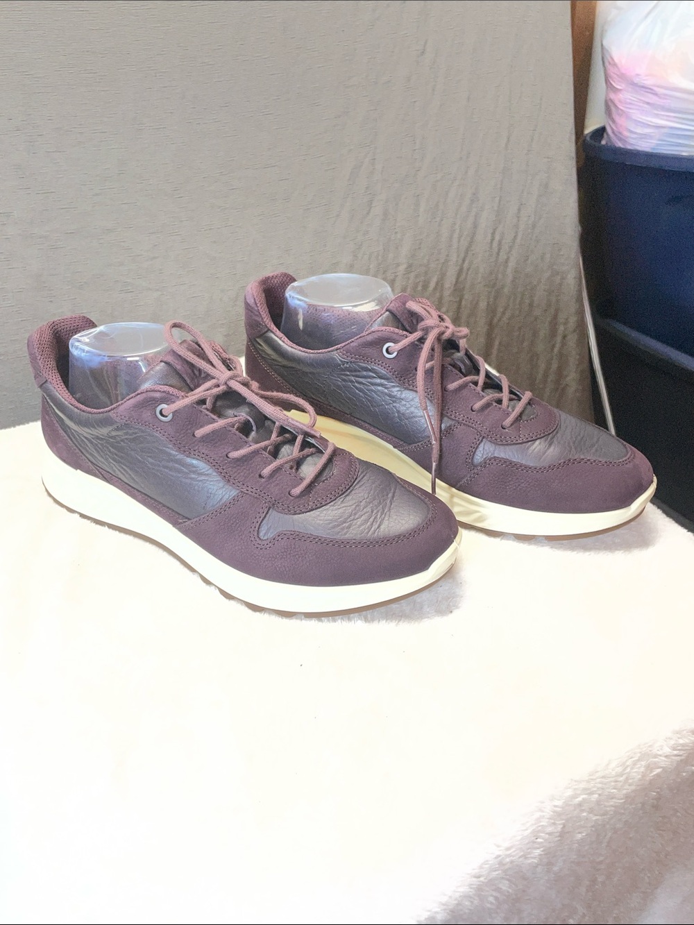 Ecco‎ S. T. 1 Women's Plum and Cream Low-Top Sneakers
